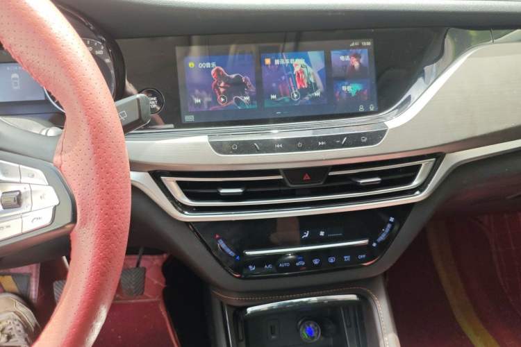 Used CHANGAN CS35PLUS 2018 1.6L Manual Cool Edition China V Standard Audio And AC Panel
