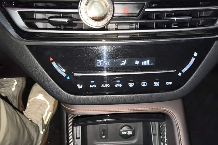 Used CHANGAN CS35PLUS 2018 1.6L Manual Cool Edition China V Standard Audio And AC Panel