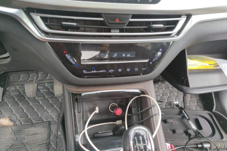 Used CHANGAN CS35PLUS 2018 1.6L Manual Cool Edition China V Standard Audio And AC Panel