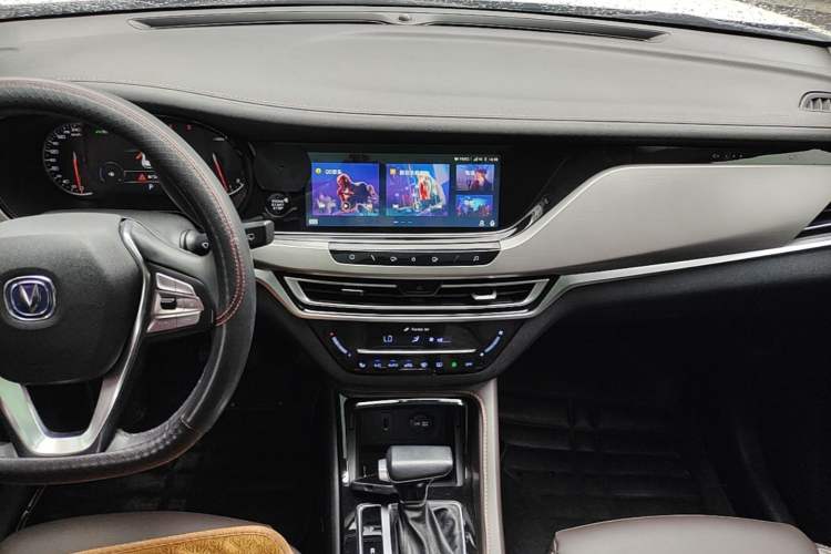 Used CHANGAN CS35PLUS 2018 1.6L Automatic Smart Connect Version China V Standard Audio And AC Panel