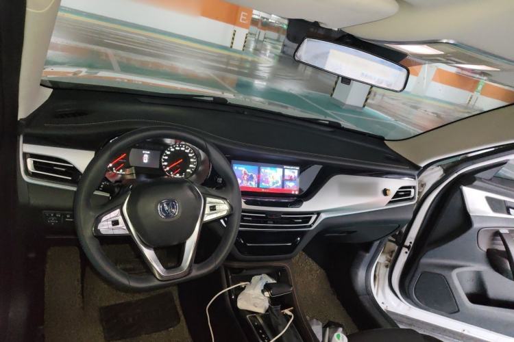 Used CHANGAN CS35PLUS 2018 1.6L Automatic Coolline Version China V Standard Center Console