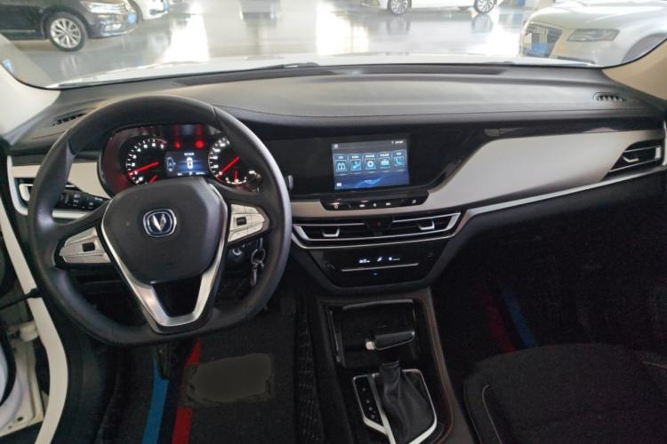 Used CHANGAN CS35PLUS 2018 1.6L Automatic Yue Lian Edition China V Standard Center Console