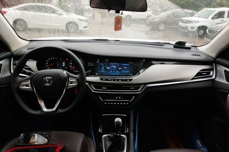 Used CHANGAN CS35PLUS 2018 1.6L Manual Changlian Edition China V Standard Center Console
