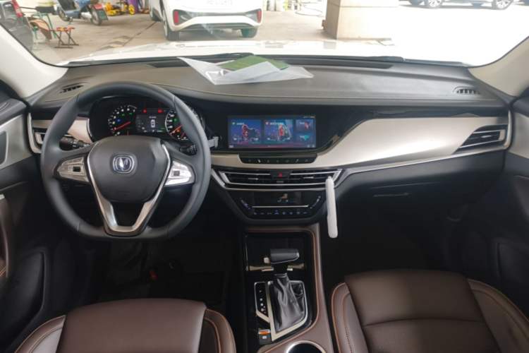 Used CHANGAN CS35PLUS 2018 1.6L Automatic Coolline Version China V Standard Center Console