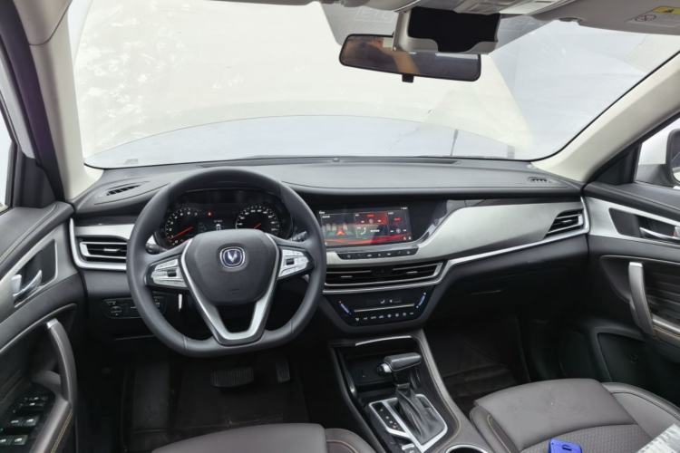 Used CHANGAN CS35PLUS 2018 1.6L Automatic Changlian Edition China V Standard Center Console