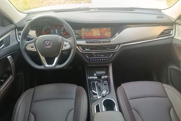 Used CHANGAN CS35PLUS 2018 1.6L Automatic Changlian Edition China V Standard Center Console