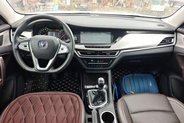 Used CHANGAN CS35PLUS 2018 1.6L Manual Changlian Edition China V Standard Center Console