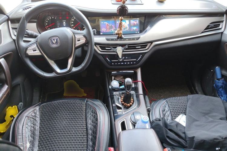 Used CHANGAN CS35PLUS 2018 1.6L Manual Cool Edition China V Standard Center Console