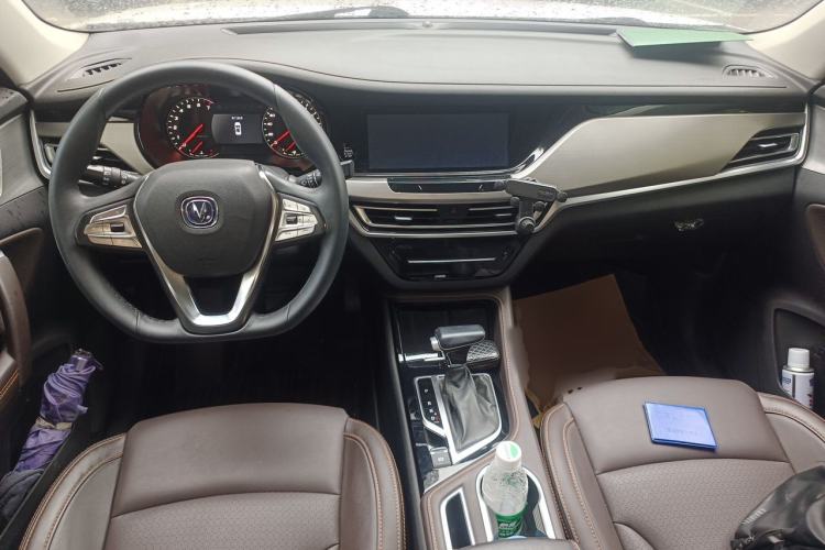 Used CHANGAN CS35PLUS 2018 1.6L Automatic Coolline Version China V Standard Center Console