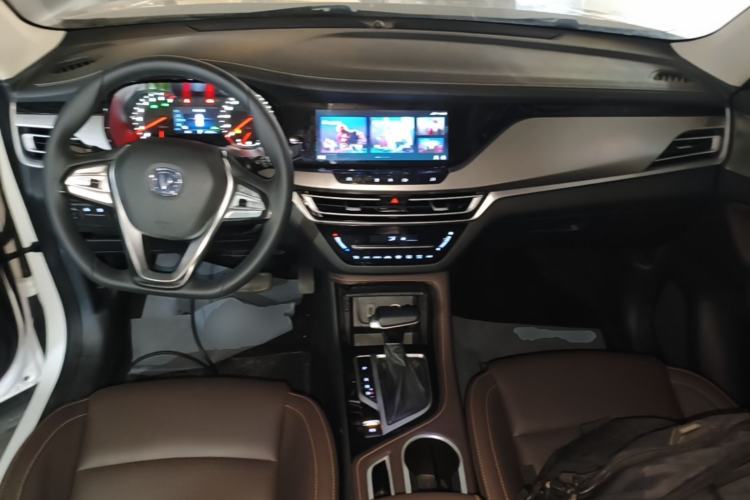 Used CHANGAN CS35PLUS 2018 1.6L Automatic Coolline Version China V Standard Center Console