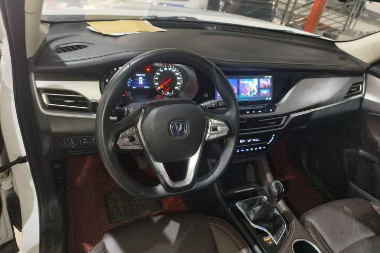 Used CHANGAN CS35PLUS 2018 1.6L Manual Cool Edition China V Standard Center Console