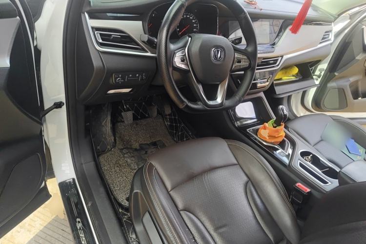 Used CHANGAN CS35PLUS 2018 1.6L Manual Cool Edition China V Standard Center Console
