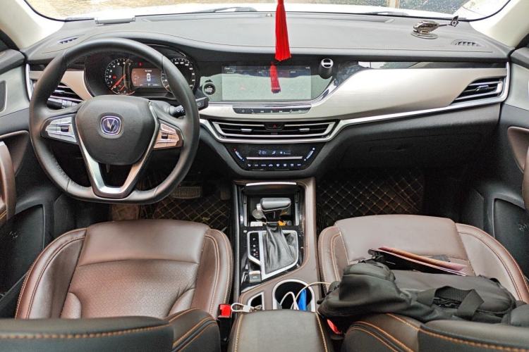 Used CHANGAN CS35PLUS 2018 1.6L Automatic Changlian Edition China V Standard Center Console