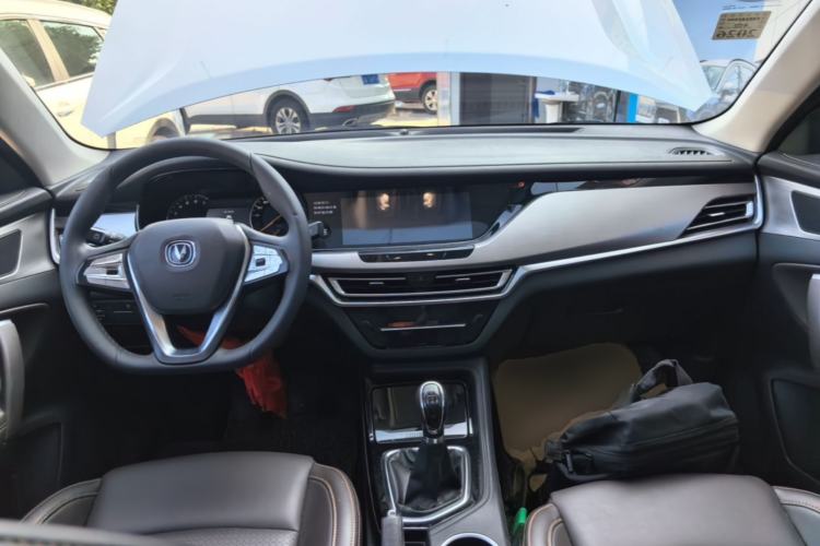 Used CHANGAN CS35PLUS 2018 1.6L Manual Changlian Edition China V Standard Center Console