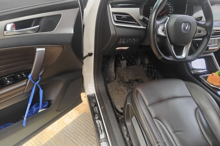 Used CHANGAN CS35PLUS 2018 1.6L Manual Cool Edition China V Standard Driver Seat