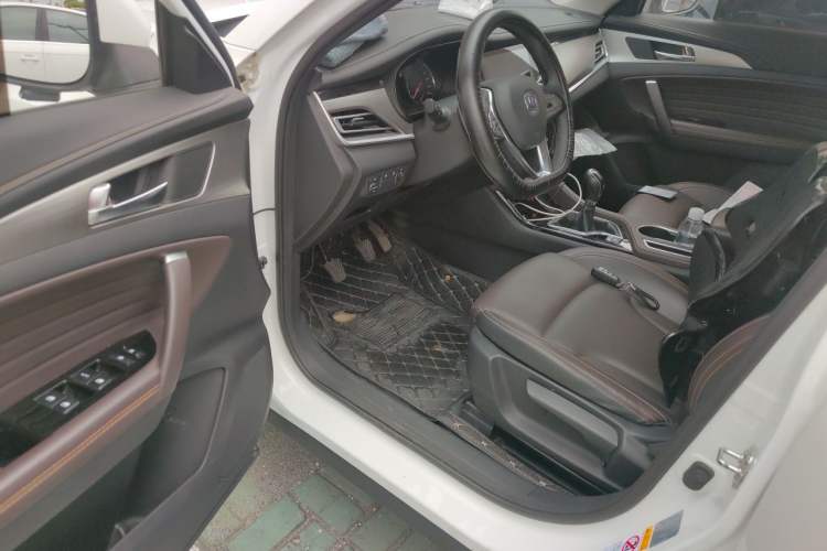 Used CHANGAN CS35PLUS 2018 1.6L Manual Cool Edition China V Standard Driver Seat