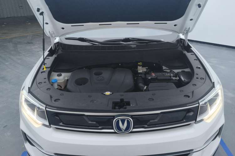 Used CHANGAN CS35PLUS 2018 1.6L Manual Cool Edition China V Standard Engine Bay