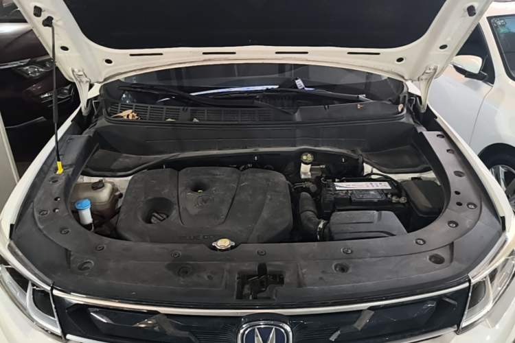 Used CHANGAN CS35PLUS 2018 1.6L Manual Cool Edition China V Standard Engine Bay