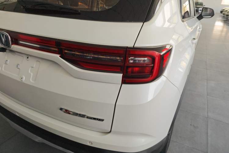 Used CHANGAN CS35PLUS 2018 1.6L Automatic Yue Lian Edition China V Standard Exterior 3