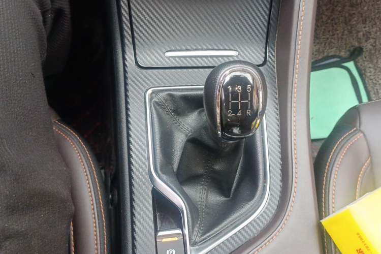 Used CHANGAN CS35PLUS 2018 1.6L Manual Cool Edition China V Standard Gear Lever