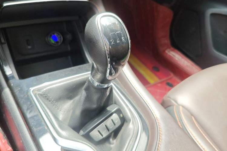 Used CHANGAN CS35PLUS 2018 1.6L Manual Cool Edition China V Standard Gear Lever