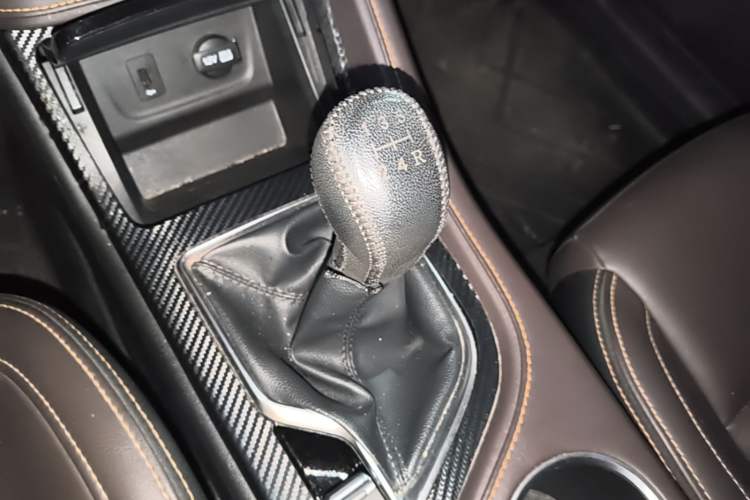 Used CHANGAN CS35PLUS 2018 1.6L Manual Cool Edition China V Standard Gear Lever