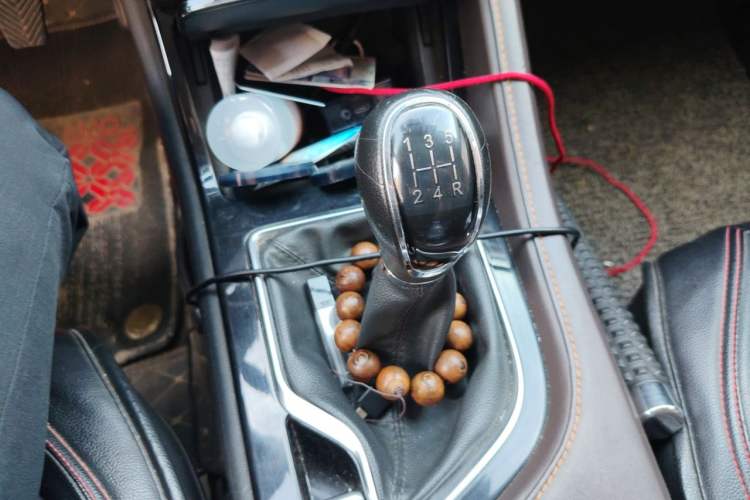 Used CHANGAN CS35PLUS 2018 1.6L Manual Cool Edition China V Standard Gear Lever