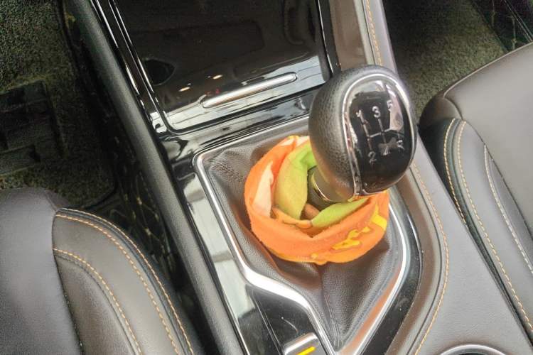 Used CHANGAN CS35PLUS 2018 1.6L Manual Cool Edition China V Standard Gear Lever