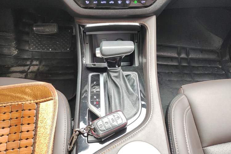 Used CHANGAN CS35PLUS 2018 1.6L Automatic Smart Connect Version China V Standard Gear Lever