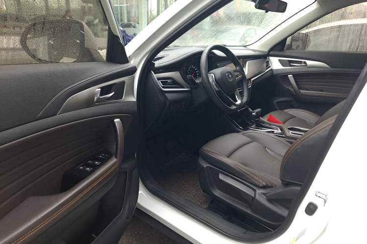 Used CHANGAN CS35PLUS 2018 1.6L Automatic Changlian Edition China V Standard Interior 2
