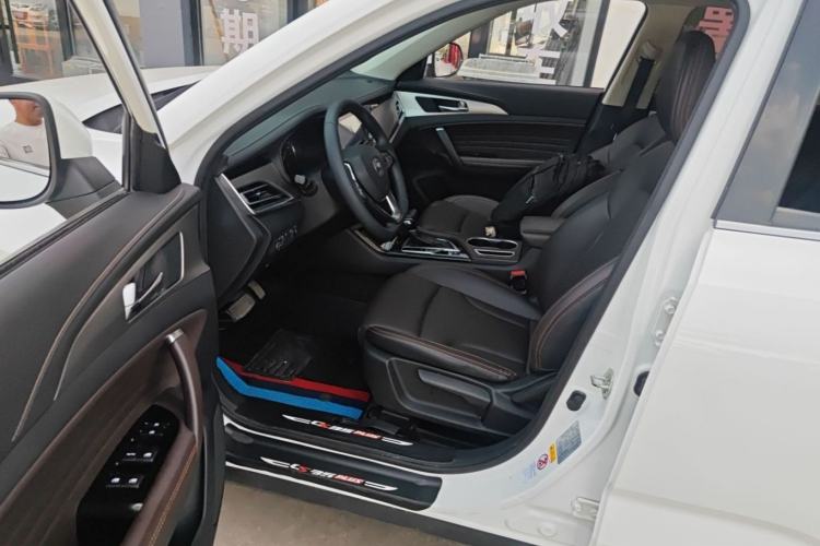 Used CHANGAN CS35PLUS 2018 1.6L Automatic Coolline Version China V Standard Interior 3