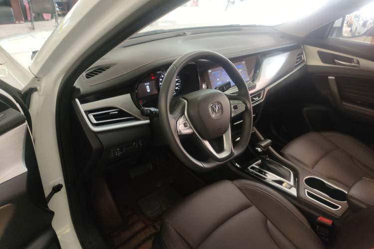 Used CHANGAN CS35PLUS 2018 1.6L Automatic Changlian Edition China V Standard Interior 4