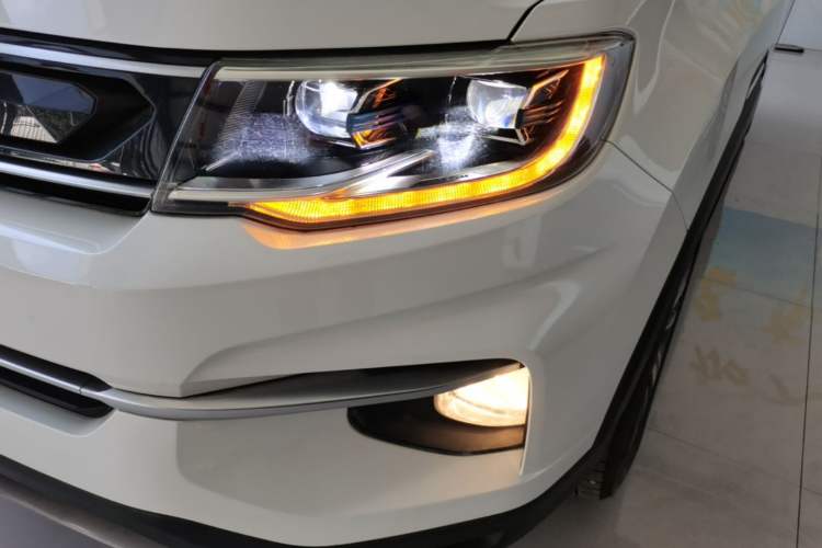Used CHANGAN CS35PLUS 2018 1.6L Automatic Coolline Version China V Standard Left Front Headlight
