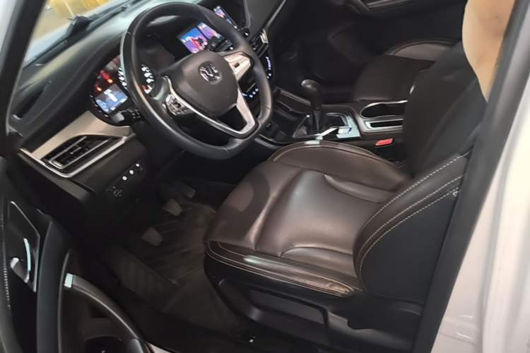 Used CHANGAN CS35PLUS 2018 1.6L Manual Cool Edition China V Standard Left Front Seat
