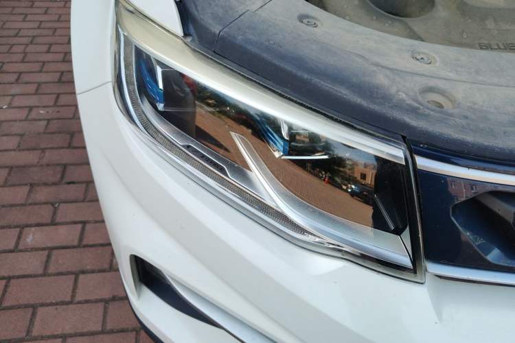 Used CHANGAN CS35PLUS 2018 1.6L Manual Cool Edition China V Standard Right Front Headlight