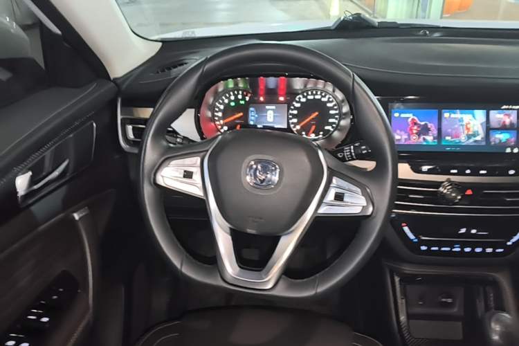 Used CHANGAN CS35PLUS 2018 1.6L Manual Cool Edition China V Standard Steering Wheel