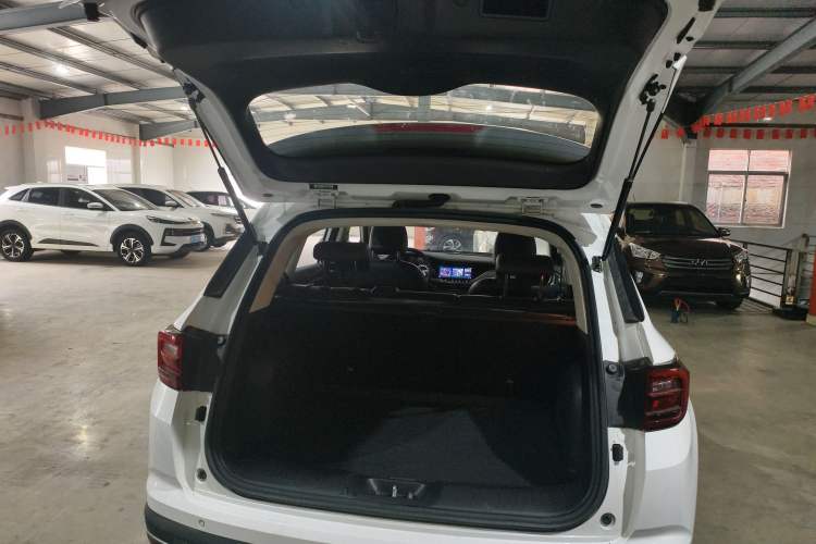 Used CHANGAN CS35PLUS 2018 1.6L Manual Cool Edition China V Standard Trunk