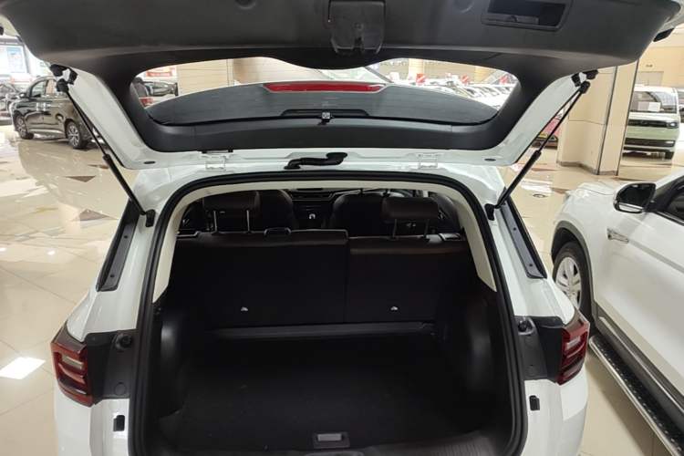 Used CHANGAN CS35PLUS 2018 1.6L Manual Changlian Edition China V Standard Trunk