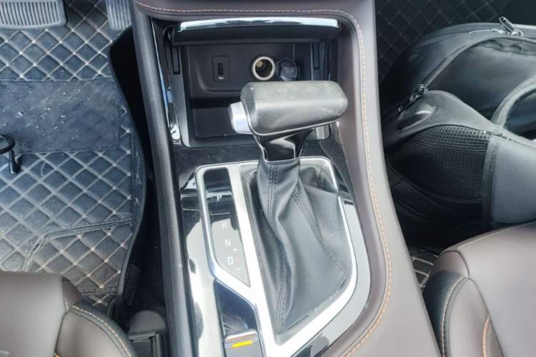 Used CHANGAN CS35PLUS 2019 1.6L Automatic CoolLink Edition Gear Lever