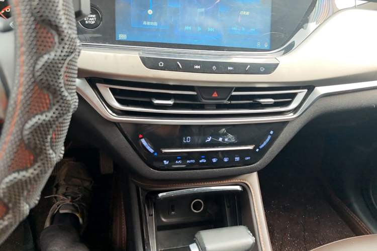 Used CHANGAN CS35PLUS 2019 1.6L Automatic Changlian Edition Audio And AC Panel