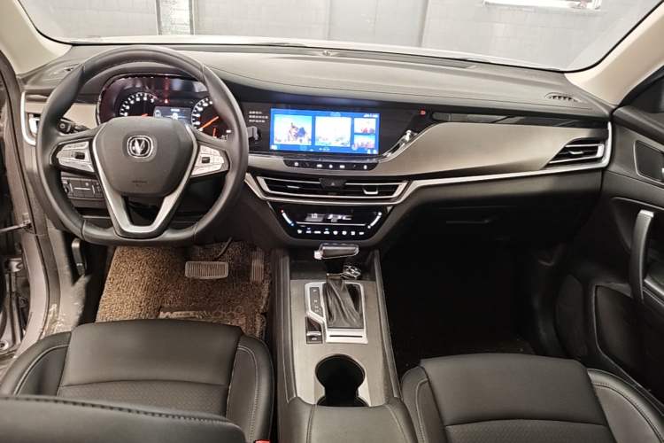 Used CHANGAN CS35PLUS 2019 1.4T DCT Chuanlian Blue Whale Edition Center Console