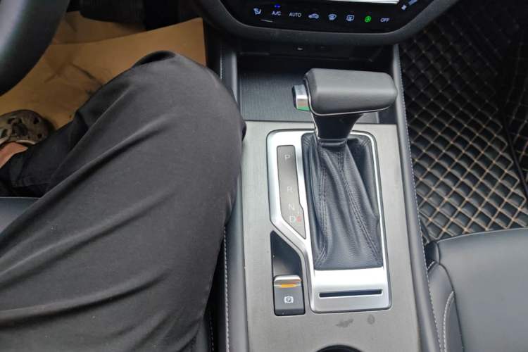 Used CHANGAN CS35PLUS 2019 1.4T DCT Chuanlian Blue Whale Edition Gear Lever