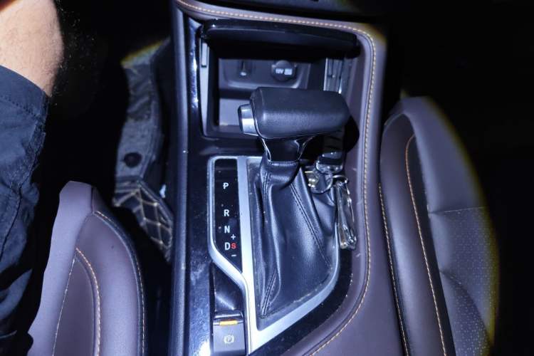 Used CHANGAN CS35PLUS 2019 1.6L Automatic Changlian Edition Gear Lever