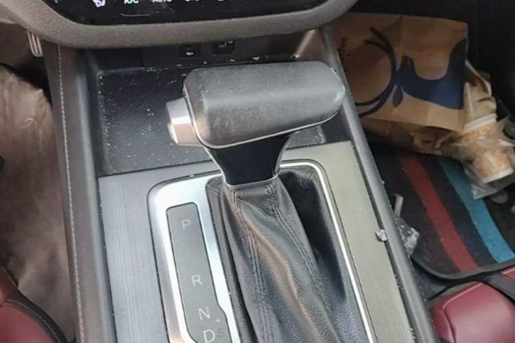 Used CHANGAN CS35PLUS 2019 1.4T DCT CoolLink Blue Whale Edition Gear Lever