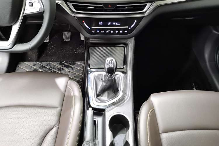 Used CHANGAN CS35PLUS 2019 1.6L Manual Chuanlian Edition Gear Lever