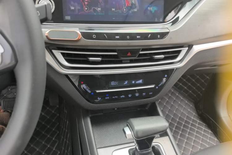 Used CHANGAN CS35PLUS 2019 1.4T DCT Chuanlian Blue Whale Edition Audio And AC Panel