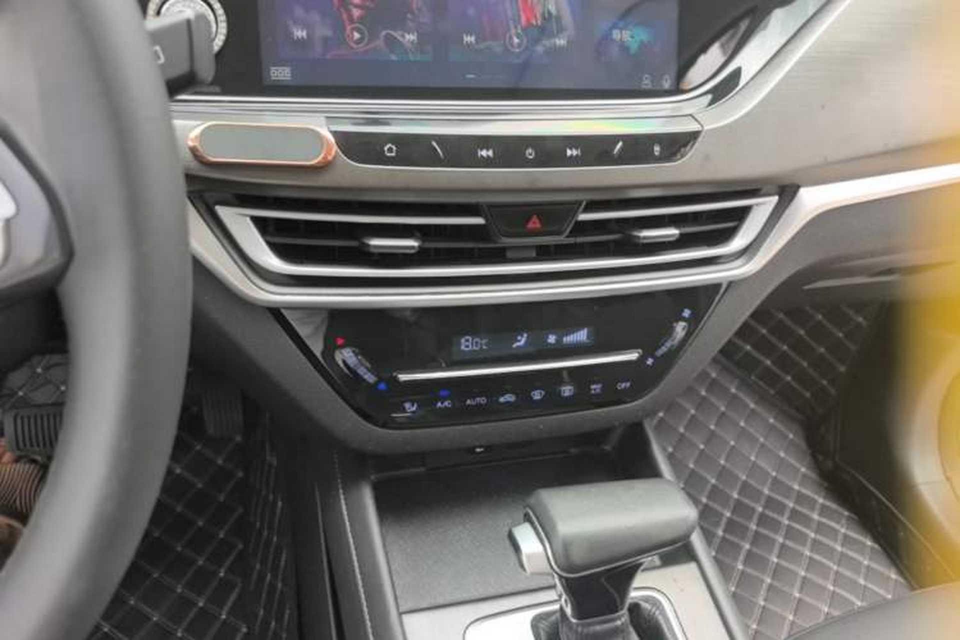Used CHANGAN CS35PLUS 2019 1.4T DCT Chuanlian Blue Whale Edition Audio And AC Panel