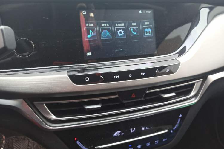 Used CHANGAN CS35PLUS 2019 1.6L Manual E-Link Upgrade Edition Audio And AC Panel