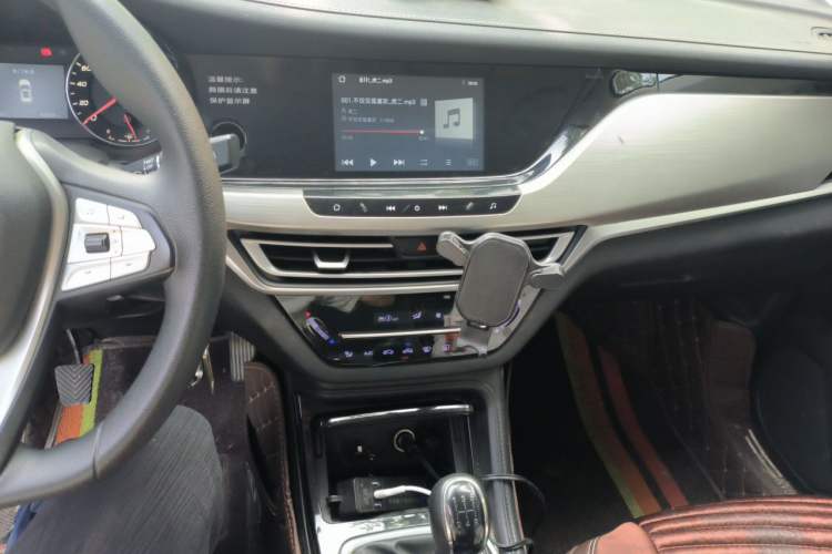 Used CHANGAN CS35PLUS 2019 1.6L Manual E-Link Upgrade Edition Audio And AC Panel