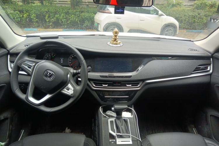 Used CHANGAN CS35PLUS 2019 1.4T DCT New Sharp Blue Whale Edition Center Console